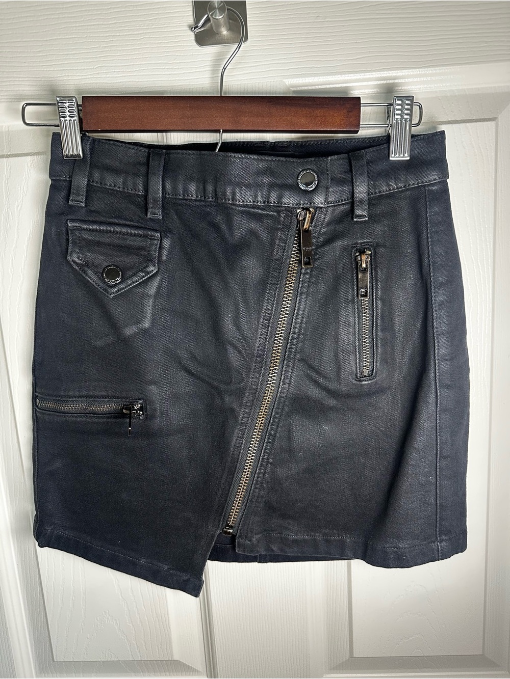 Hudson Jeans Black Denim Skirt with Front Zip Sz 25